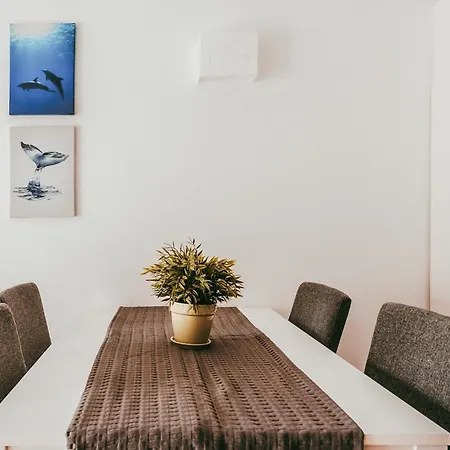 House By Gt House