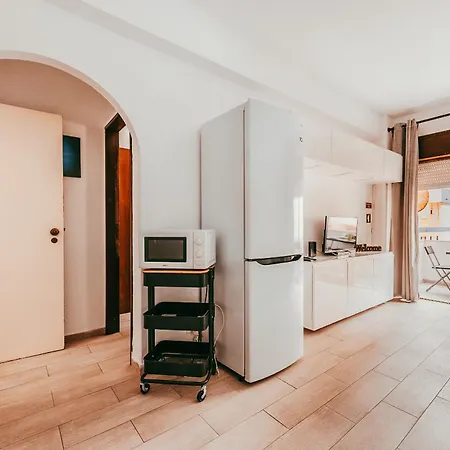 Apartment House By Gt House