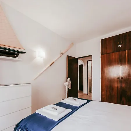 Apartment House By Gt House *