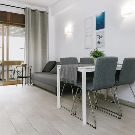 Apartment House By Gt House *